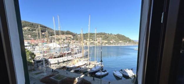 LE GRAZIE # Appartamento fronte mare